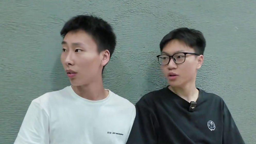 不装了！我摊牌了 #羽毛球 #段子 #抽象 #威臣麒麟70