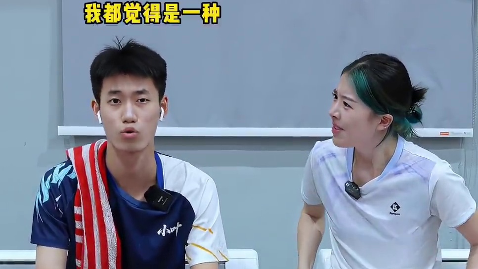 我在对我的鞋子说话 打我干嘛？ 我的醒狮Ultra你没受伤吧#小叶老师羽毛球 #羽毛球 #羽毛球鞋 