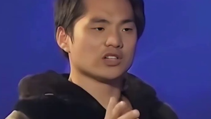 蟑螂总能找到害怕它的人