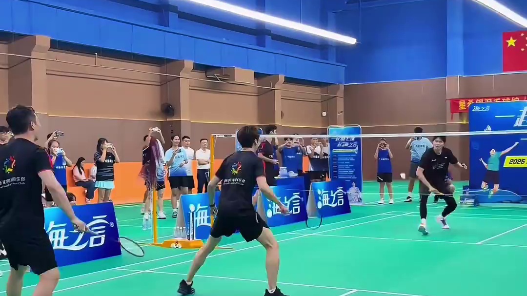 和世界冠军比赛是什么感觉？#一起羽毛球一起海之言广州站#李俊慧