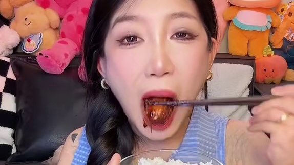 超好吃的红薯焖子 没翻车嘻嘻嘻嘻#别吞我视频 #红薯焖子 #妈呀太香了 #哎呀妈呀太好吃了 #太好吃