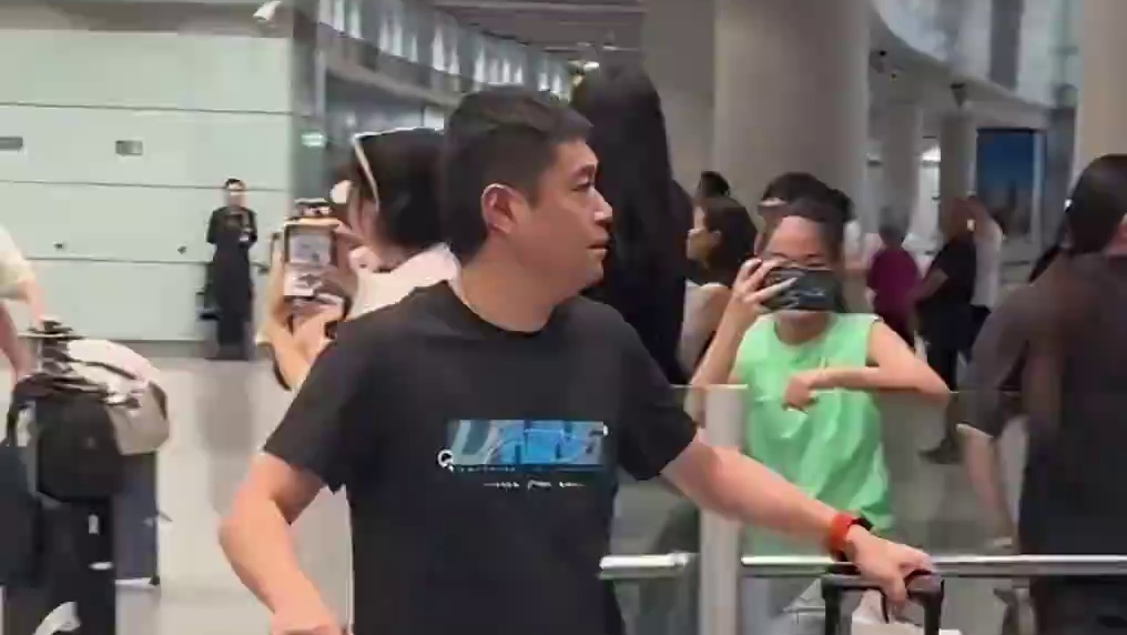 国乒顺利回家，头哥行走的荷尔蒙，莎莎没有和coco一起出来#孙颖莎 #王楚钦