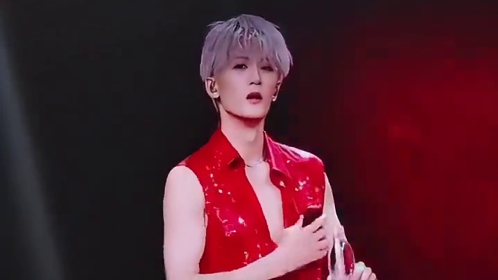 为何其他明星演唱会都喝无包装水，王力宏却只喝娃哈哈？得知真相让人破防#王力宏 #宗庆后 #宗馥莉 #