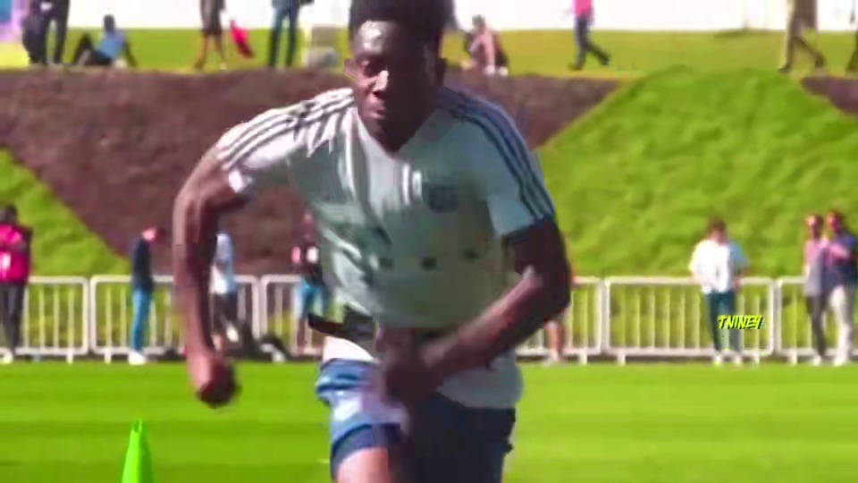 “加拿大超跑” #足球 #阿方索戴维斯 #速度