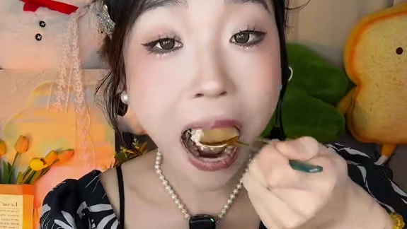 大盒酱多多沉浸式来咯 来签收～#太好吃了 #甜品美食分享 #酱多多 #甜品控