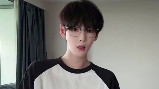 这波‘搂’到的是KPL打野天花板吧！#狼队小胖 #重庆狼队