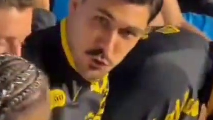 内马尔传射建功，被换下后在替补席吃爆米花