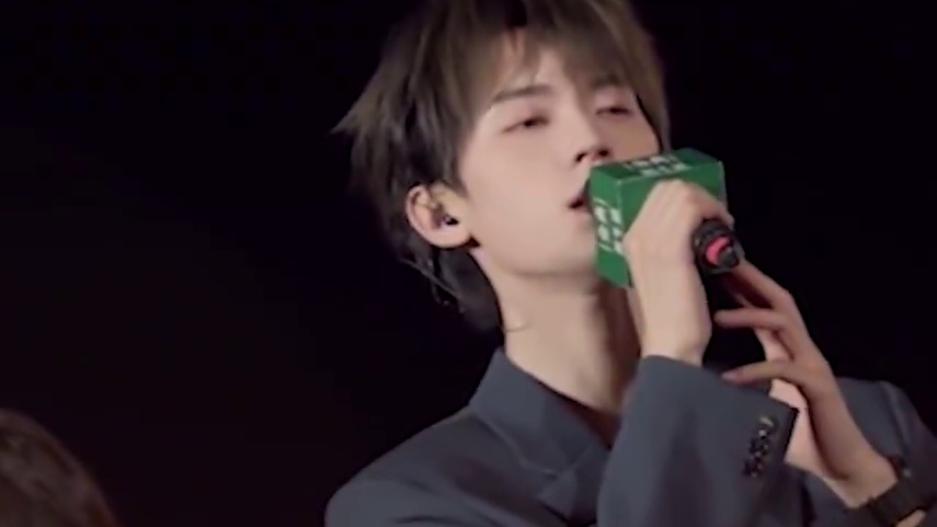 #周翊然黑天使造型  代入现场观众视角，真的要被他迷死了 #五十公里桃花坞  #五十公里桃花坞5  