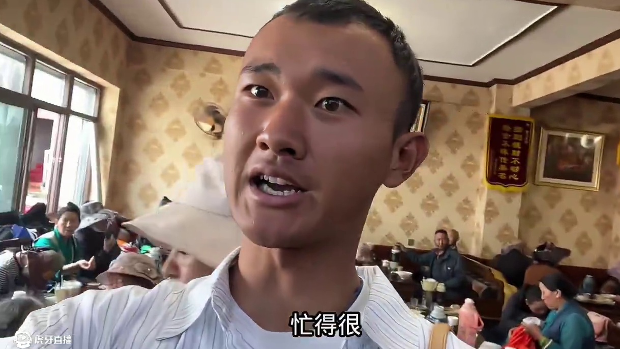 7月16号，吃了一个咖喱饭、杂酱面，去她的店里陪她工作了一下……