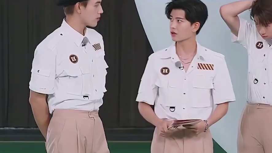 阿瑟单纯的很像误入成人局的小孩2