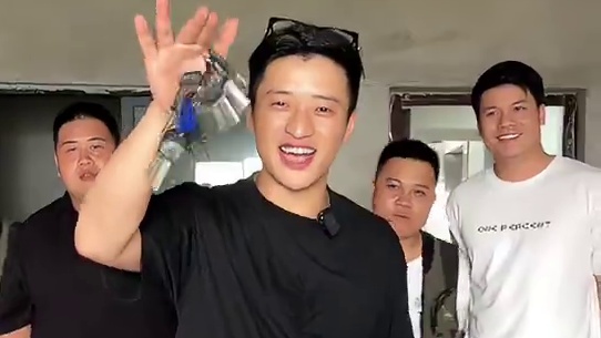 拿下柳州一栋楼装修！打造空中赛博homebar，楼下还停了辆战斗机！#柳州楼叔 #柳州装修 #柳州楼