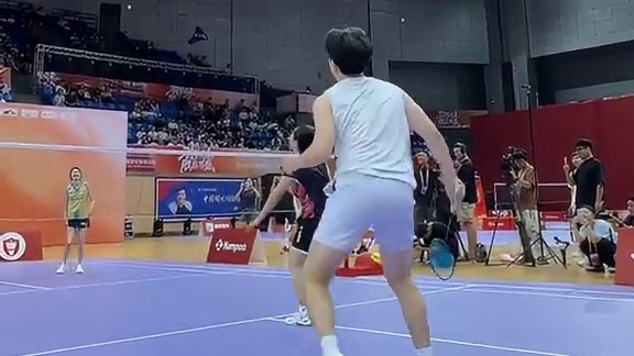 来到山城重庆，挑战世界冠军#羽毛球