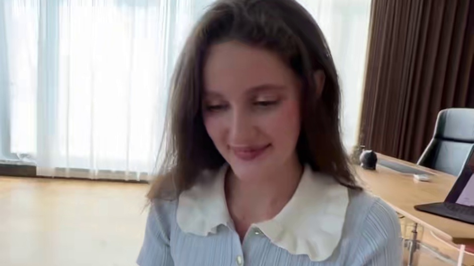 带老外体验中式相亲…“AI小艺”帮老外要彩礼#华为Pura80 #Pura在手AI不释手 #鸿蒙5大