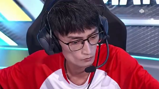 【亚洲杯赛区淘汰赛】第二日第四场第二轮
RSG.Feng.KS VS AG.DanZ
第五局：龙晶湖