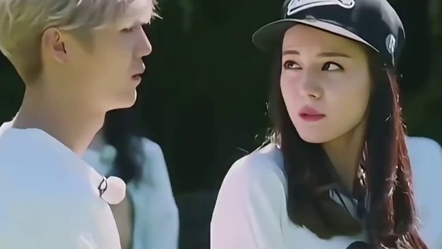 孟子义李昀锐上综艺被P上了假肩膀