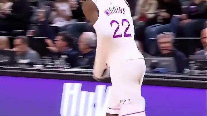 嘴哥比赛忘记带球衣，竟然穿球迷的球衣上场，嘴哥的笑容也太治愈了吧