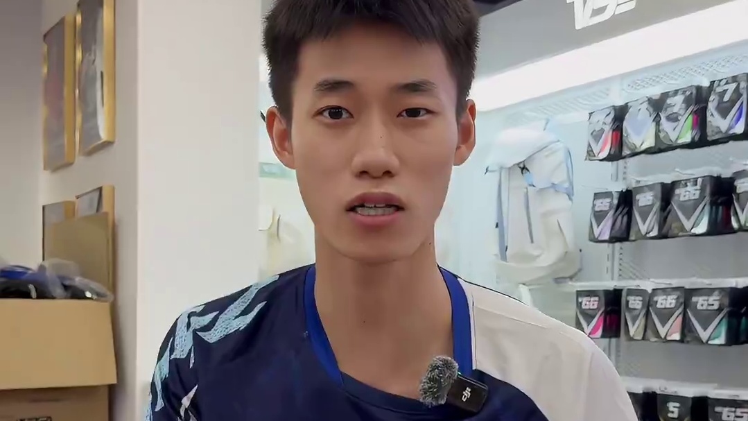 今天我们带了两件硬装备来真实一下威臣 但是没想到醒狮ultra的用料这么顶 那我只能在今晚九点半的直