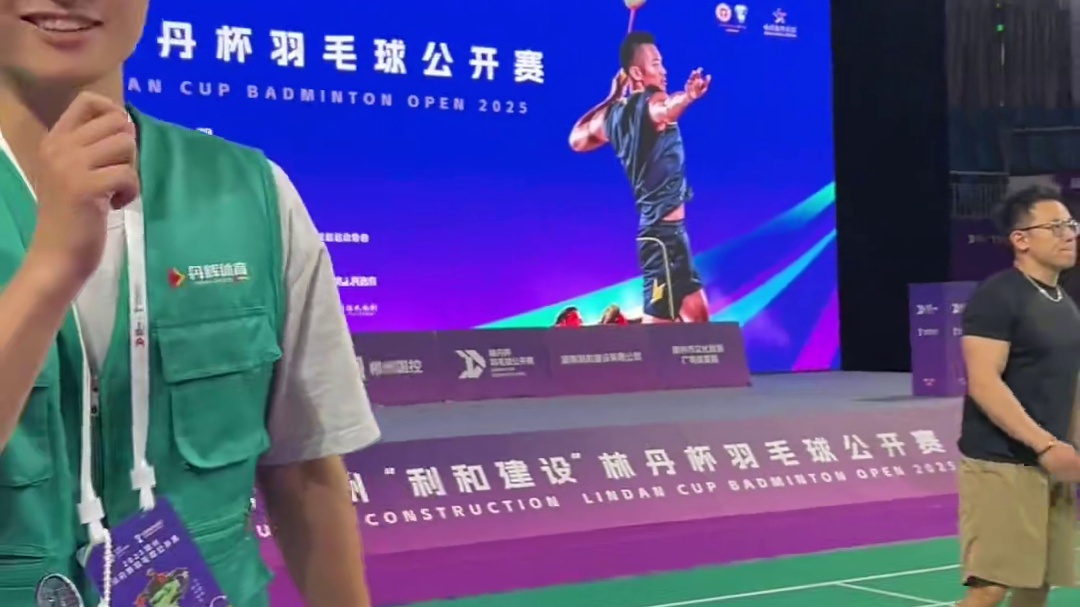 什么？主教练正在热身？ #羽毛球 #郴州林丹杯 #林丹杯羽毛球公开赛