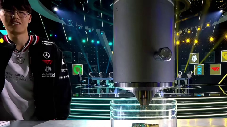 T1晋级石油杯四强，Oner捏碎Mkoi钥匙！#EWC #T1 #faker