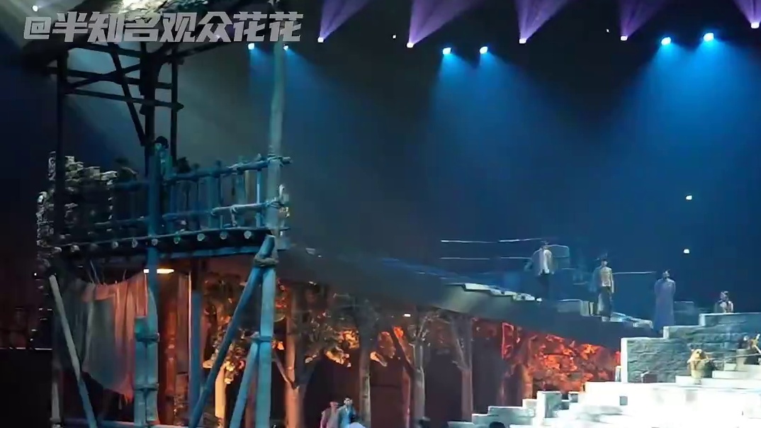 老外都震惊成这样了 我这个老内说什么都得去看看啊 ！#文化输出天花板  #看哭外国人的重庆舞台剧  