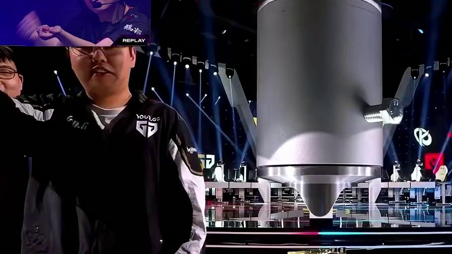 杰尼或将重回EDG一队？已从二队训练室搬回一队！