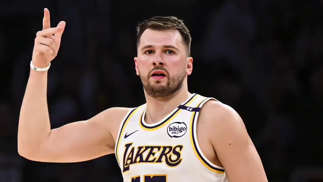 东契奇拒绝湖人开出4年1.9亿续约合同，他坚持想要4年2.3亿顶薪！#东契奇#詹姆斯#湖人#nba#