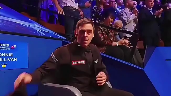 火箭夺冠后热泪盈眶，他与对手长达1分钟的拥抱，到底交流了些什么呢(1)