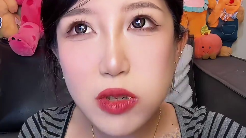 香葱味很浓 咸甜口的那种哦 酱多多葱香卷一袋两个，一个256大卡
512卡/袋（150克）
12.9