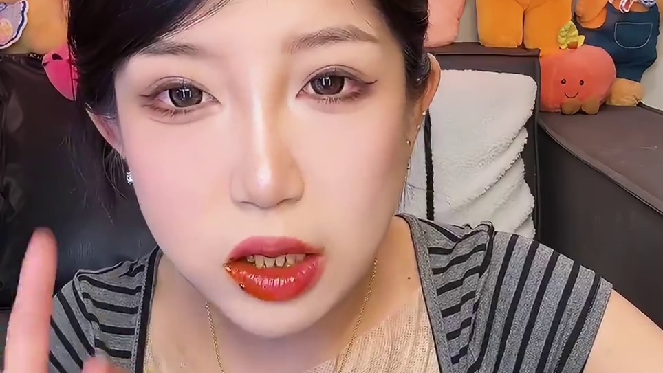 直接开袋即食哦 不用煮不用泡 酱料包一倒就 ok！方便又省事 ！两味道都不错！可以拍混合的！红油的也