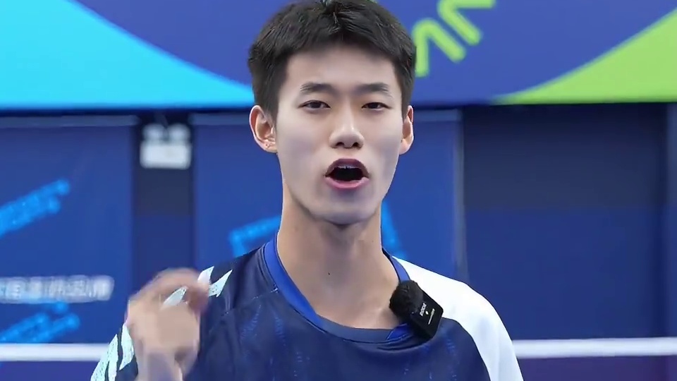 全网最快的男人挑战 今天我们发起一个全网挑战 谁的步伐跑的比我快 我们将会送出一双全新的醒狮ultr