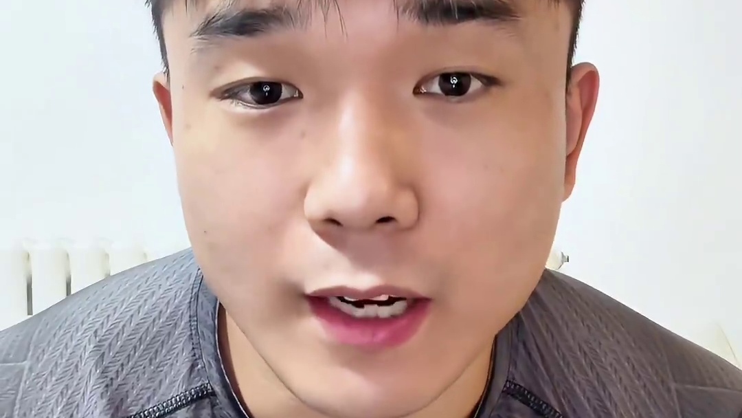 太混乱了！ 德文和维塔利，东西方对抗赛内部究竟发生了什么？#德文拉瑞特 #东西方对抗赛 #手臂摔跤 