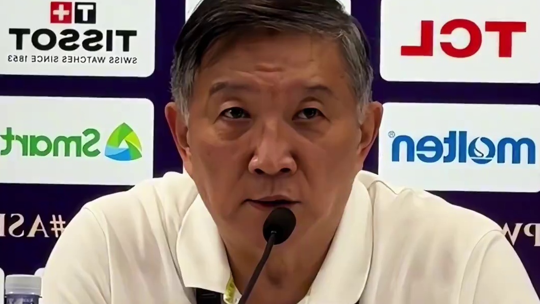 #中国女篮 输日本无缘#亚洲杯 决赛，#宫鲁鸣 谈及双塔阵容有漏洞。