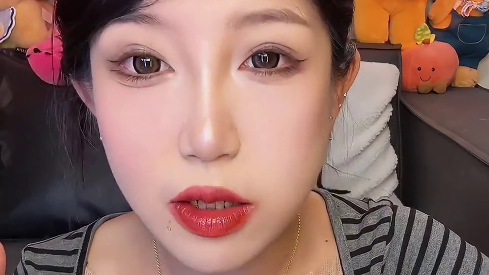 29.9/7盒 6荤一素！中辣的辣度 不会特别辣 大家都能接受的那种 正儿八经牛油底料很合适哈 快放