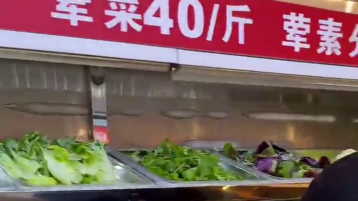 来整一顿香喷喷的成都冒菜，你们知道冒菜和麻辣烫的区别是什么吗！？#冒菜 #麻辣鲜香 #特色美食小吃 