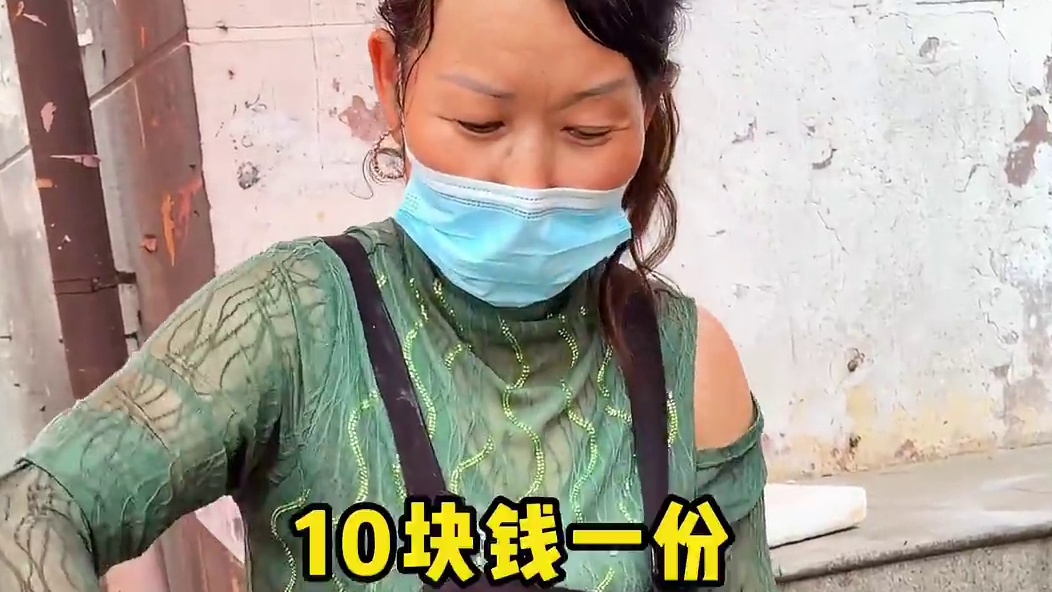 郑州街头老式烩菜，10元一份还送两馒头！