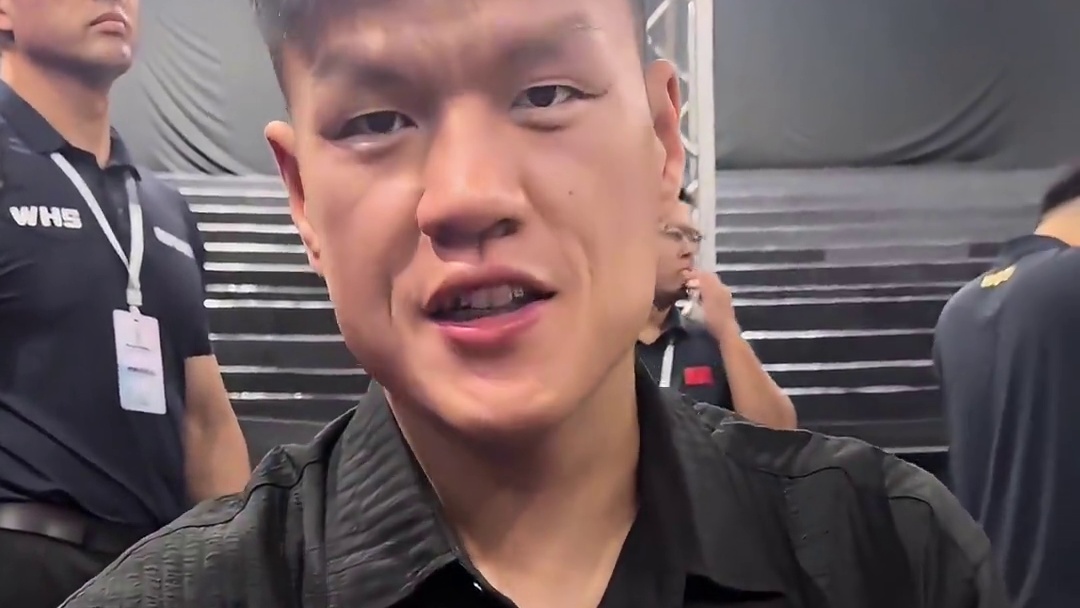 到达伦批尼拳场，今天晚上7点开战！关注