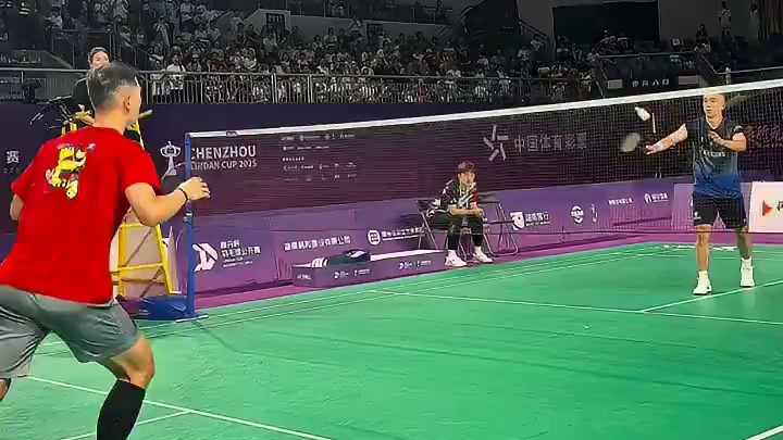 赵俊鹏再次捧起林丹杯冠军奖杯！球迷不禁调侃你是来取钱的吧哈哈 #羽毛球 #郴州林丹杯 #林丹杯羽毛球