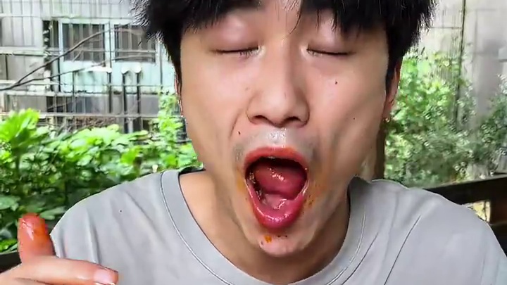 爆辣上头！一口下去满满都是肉，肉质紧实耐嚼越嚼越辣！#鸭翅中 #爆辣#妈呀太香了