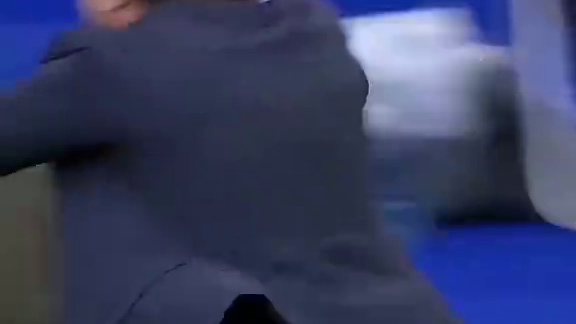 足球赛场那些极限超远式世界杯进球！真的太不可思议！