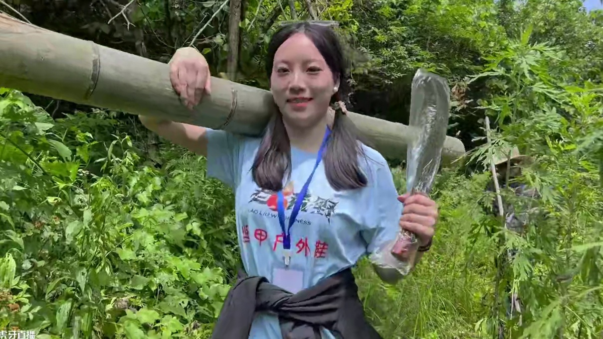 张家界七星山杯百人荒野求生挑战赛第六天。突入起来的大雨，把大部分选手都淋成了落汤鸡。#七星山荒野求生