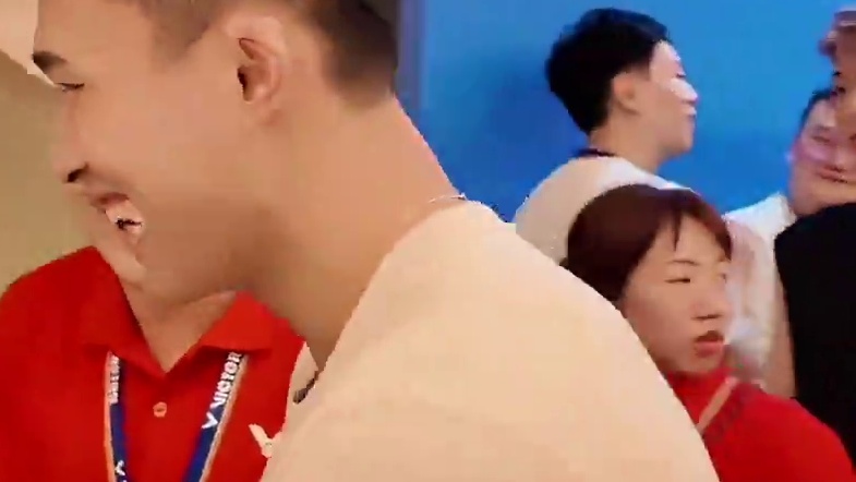 他们都很有礼貌，希望粉丝也以礼相待 #羽毛球 #李梓嘉 #乔纳坦