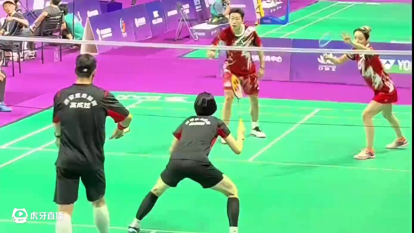 这样的发球允许吗 为什么边举手边举拍#林丹杯#争议 #高成炫 