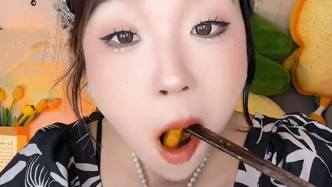 这个火鸡面是真的辣姐妹们！推荐甜辣和炸酱的！这两个口味可以！年糕软嘟嘟的，冲泡版本，贼方便！#年糕火