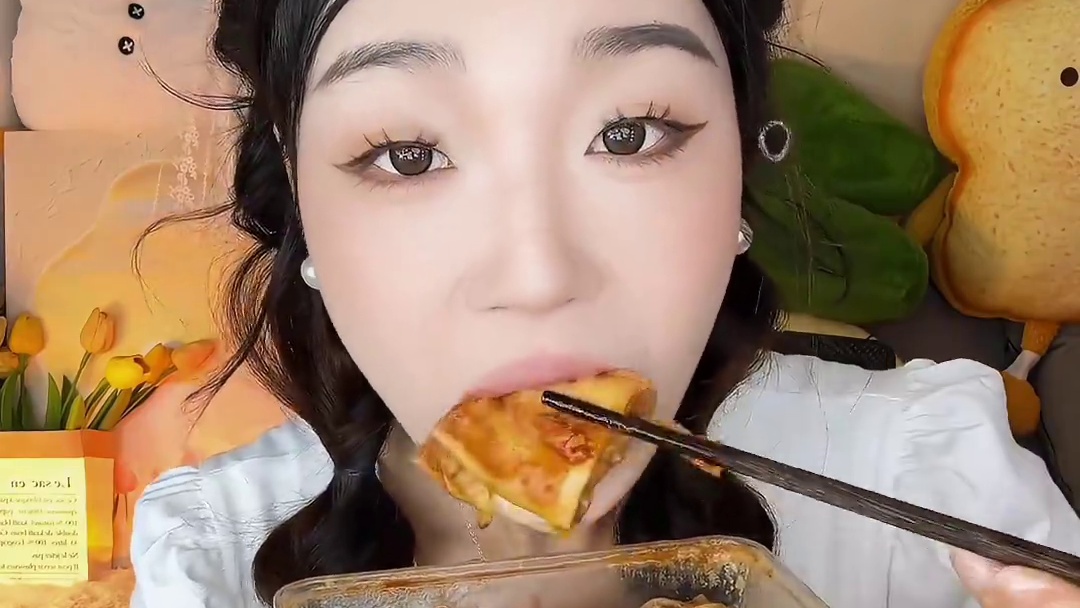 姐妹们 来咯来咯 碳水就是力量力量！#这也太好吃了 #主食碳水局 #解馋 #你饿了吗