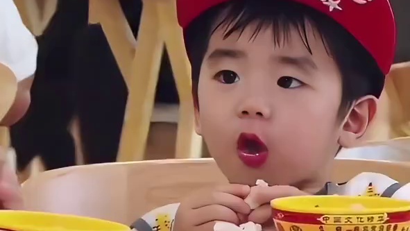 lucky的可爱程度太像戚薇了