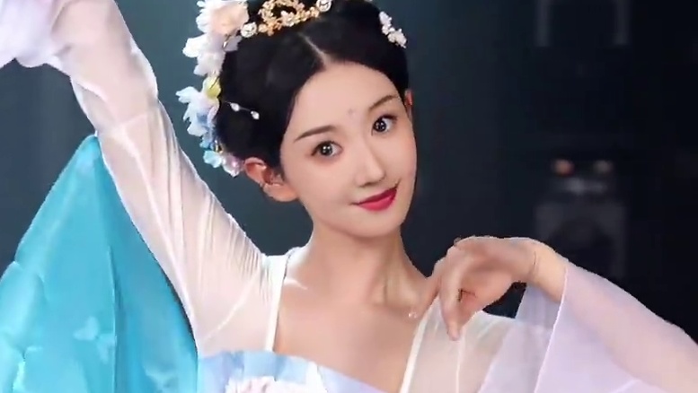 听夜雨我和你初遇~#听夜雨#听夜雨我和你初遇#古典舞