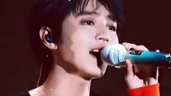 爱上这个王俊凯，你拿什么输 ！#谁懂王俊凯生图好气色