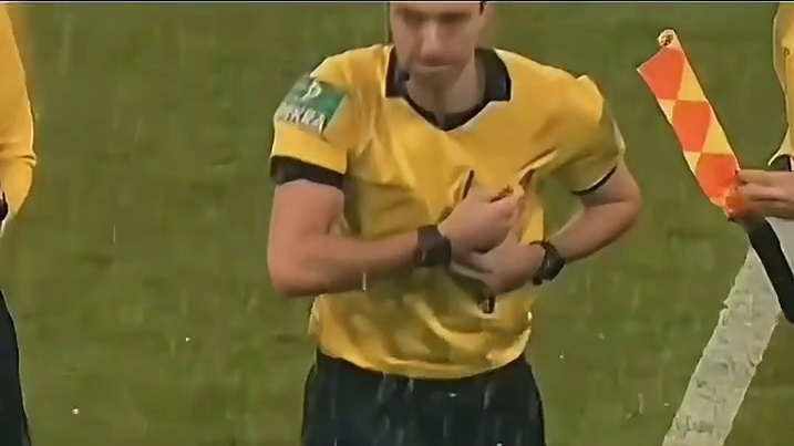 裁判捡的不是硬币，还有尊严