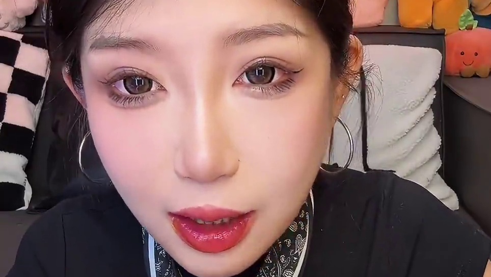 爱吃辣的就吃特辣 里面的辣椒油包都是单独的！水放少点 所有食材煮好后在放辣椒油麻酱包 黏黏糊糊的敲好