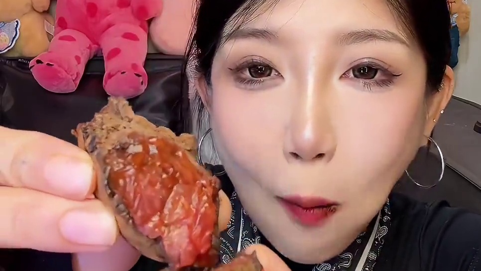 个人喜欢玫瑰味和抹茶味 平时加餐当正餐都可以吃！热量也不会太高 无蔗糖无面粉 添加了mct油 魔芋粉